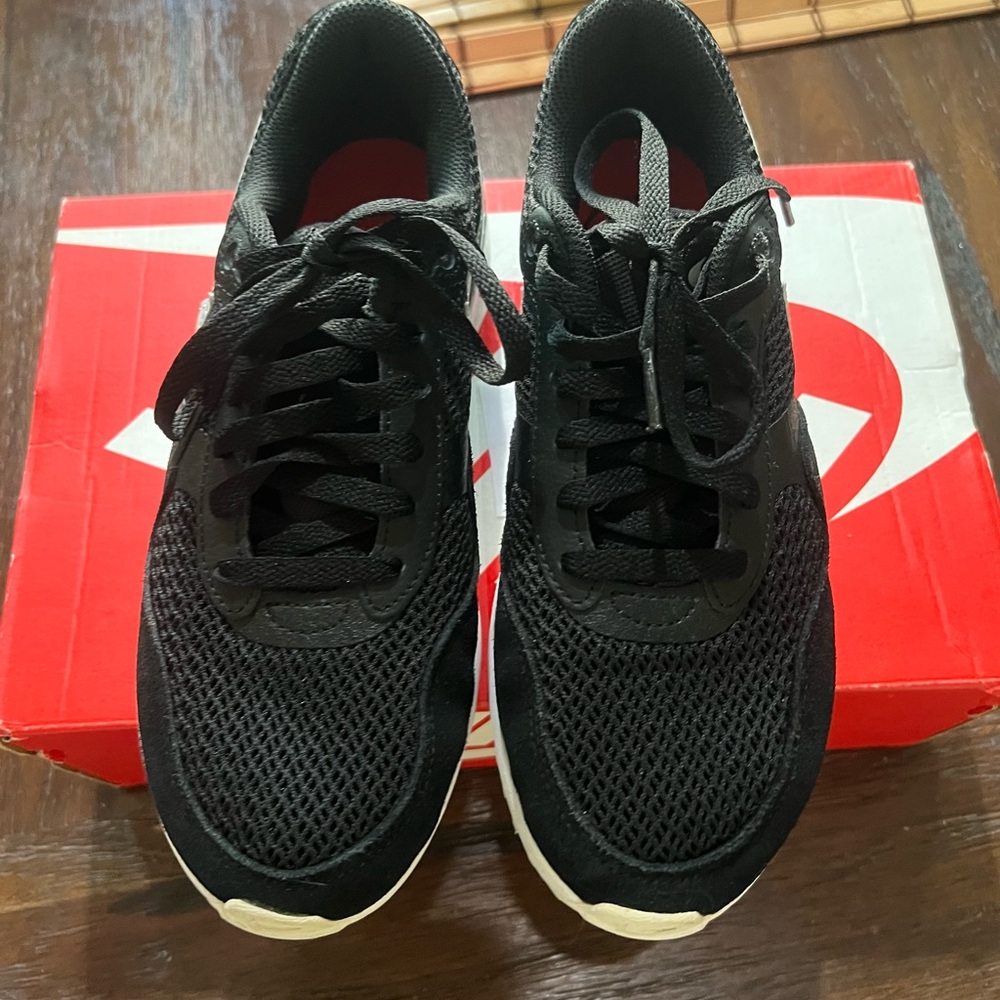 Nike Air Max SYSTM in black and white size 8,5 women’s